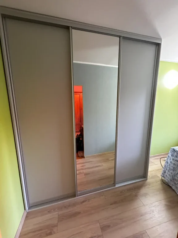 jasnoszara szafa scaled Jasnoszara szafa